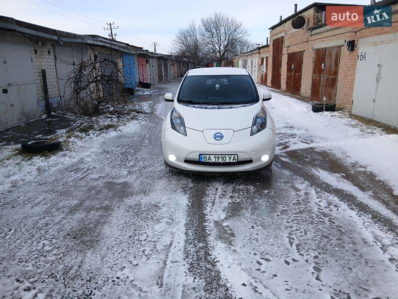Хэтчбек Nissan Leaf 2013 в Кропивницком