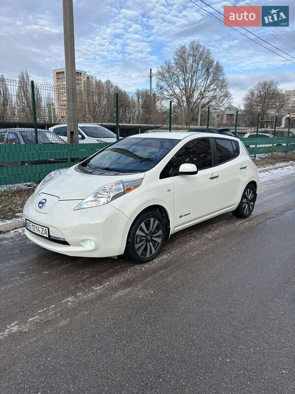 Хетчбек Nissan Leaf 2017 в Дніпрі