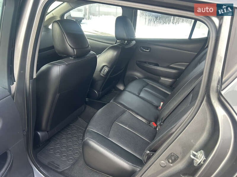 Хэтчбек Nissan Leaf 2015 в Черновцах