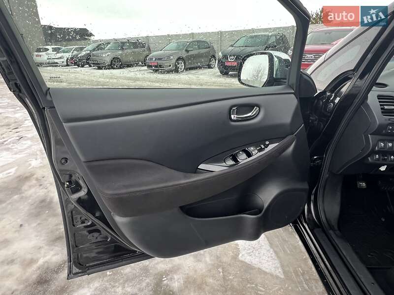 Хэтчбек Nissan Leaf 2013 в Ровно