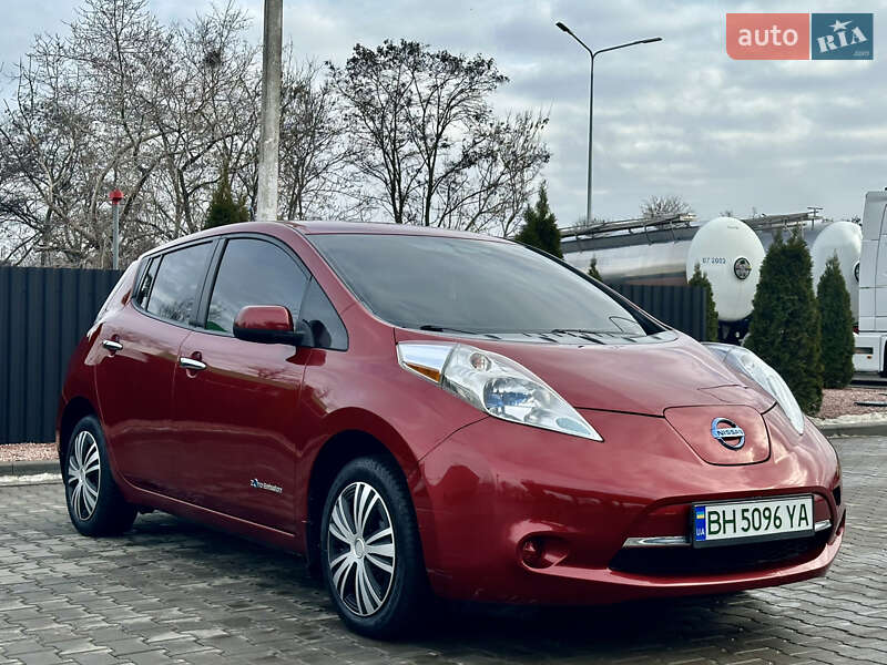 Хэтчбек Nissan Leaf 2013 в Одессе
