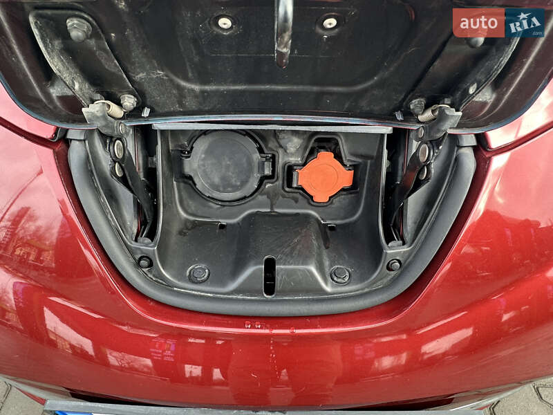 Хэтчбек Nissan Leaf 2013 в Одессе