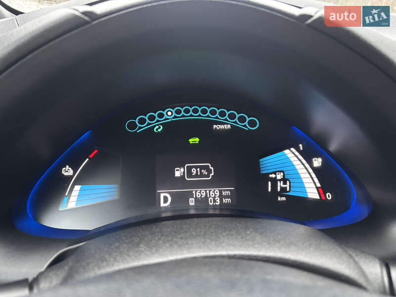 Хэтчбек Nissan Leaf 2013 в Днепре