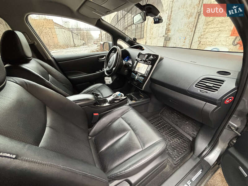 Хэтчбек Nissan Leaf 2013 в Днепре