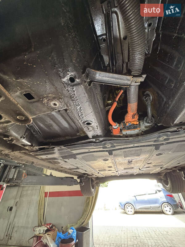 Хэтчбек Nissan Leaf 2013 в Днепре