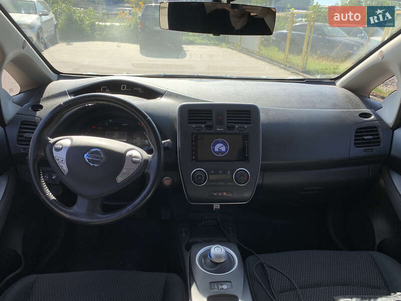 Хэтчбек Nissan Leaf 2015 в Львове