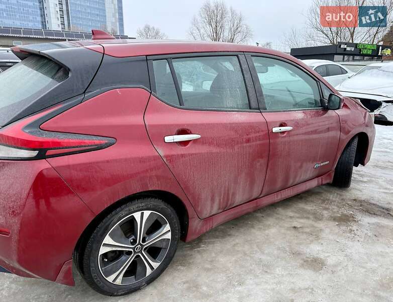 Хэтчбек Nissan Leaf 2018 в Киеве