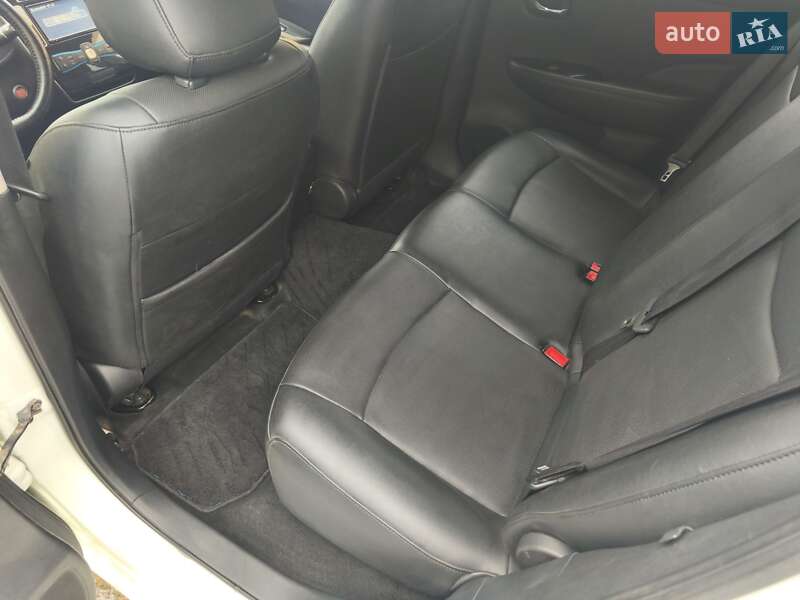 Хетчбек Nissan Leaf 2014 в Дніпрі