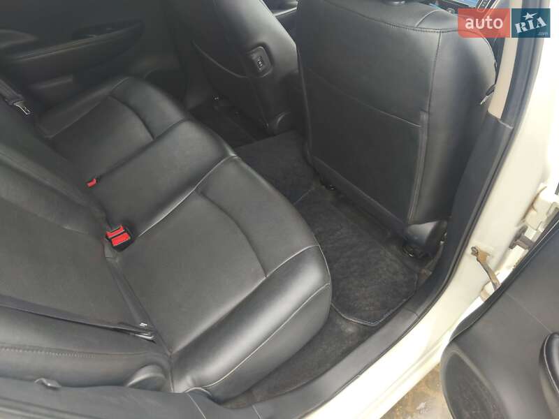 Хетчбек Nissan Leaf 2014 в Дніпрі