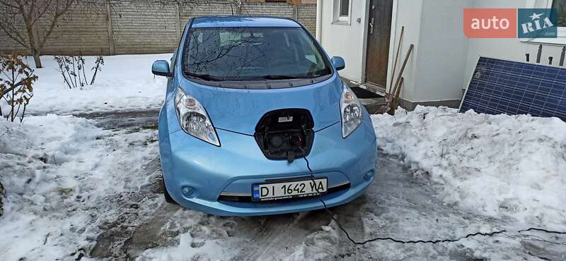 Хетчбек Nissan Leaf 2015 в Києві фото Хетчбек Nissan Leaf 2015 в Києві