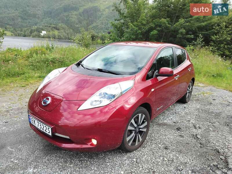 Хэтчбек Nissan Leaf 2017 в Дрогобыче