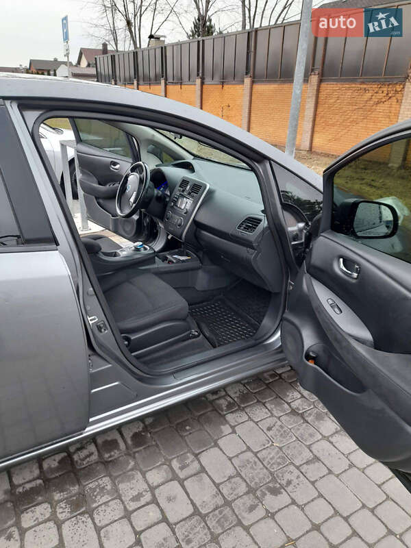 Хетчбек Nissan Leaf 2015 в Новомосковську