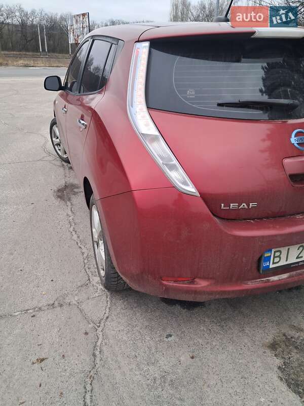 Хэтчбек Nissan Leaf 2011 в Кременчуге