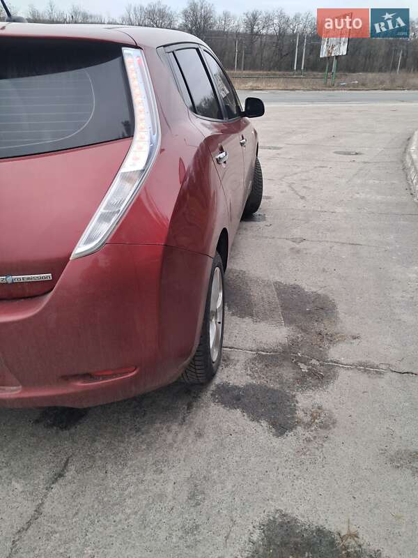 Хэтчбек Nissan Leaf 2011 в Кременчуге