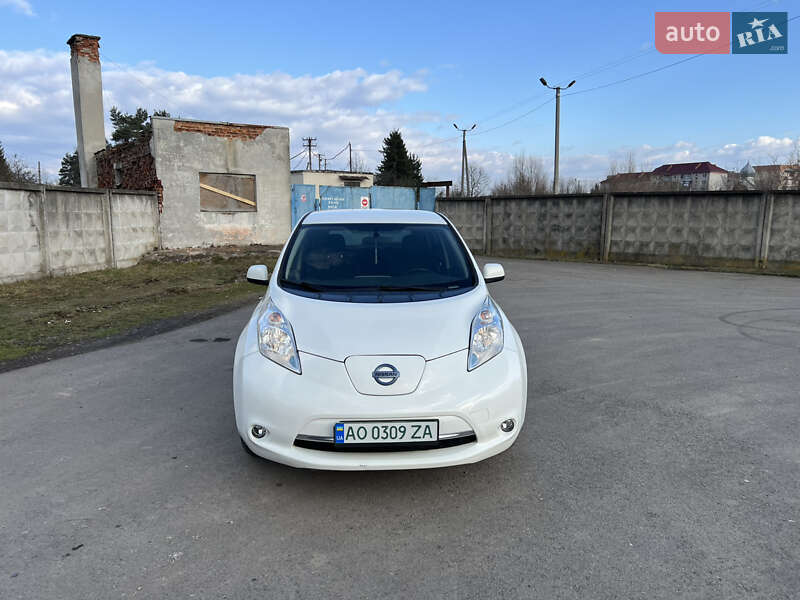 Хэтчбек Nissan Leaf 2015 в Ужгороде