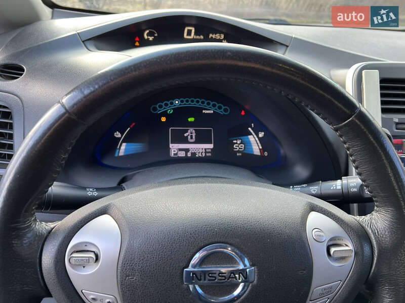 Хэтчбек Nissan Leaf 2015 в Ужгороде