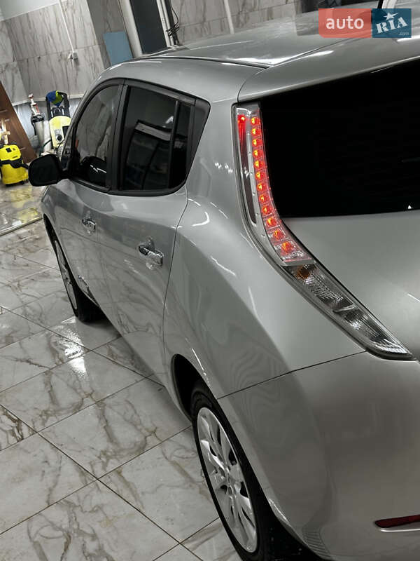 Хэтчбек Nissan Leaf 2014 в Житомире