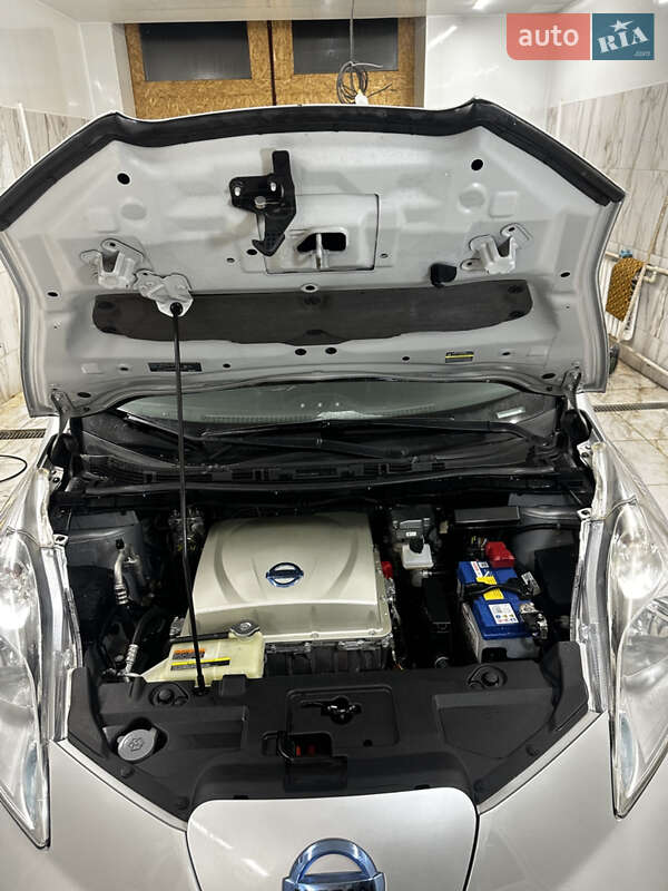 Хэтчбек Nissan Leaf 2014 в Житомире