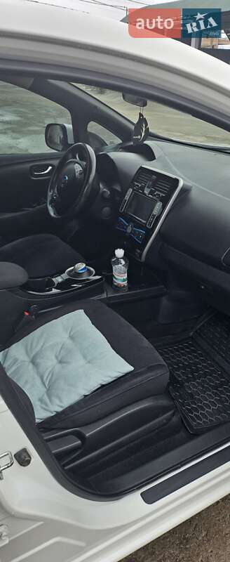 Хетчбек Nissan Leaf 2016 в Чернівцях