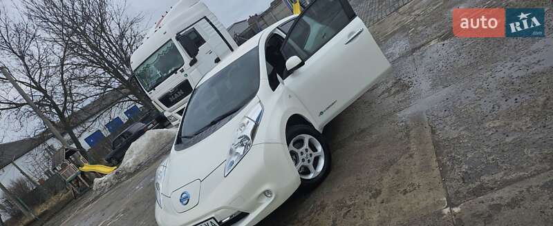 Хетчбек Nissan Leaf 2016 в Чернівцях