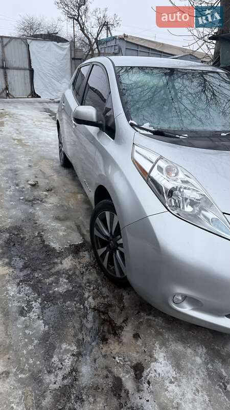 Хэтчбек Nissan Leaf 2018 в Полтаве