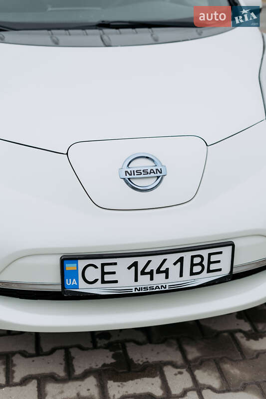 Хэтчбек Nissan Leaf 2015 в Черновцах