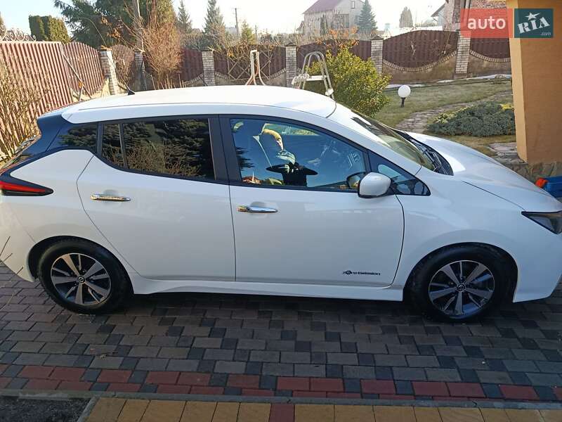 Хэтчбек Nissan Leaf 2018 в Львове