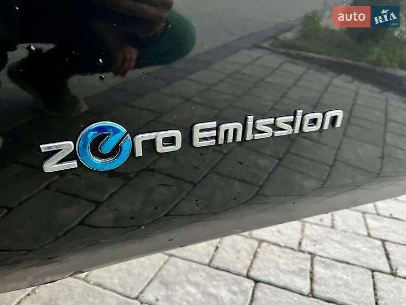 Хэтчбек Nissan Leaf 2015 в Ивано-Франковске
