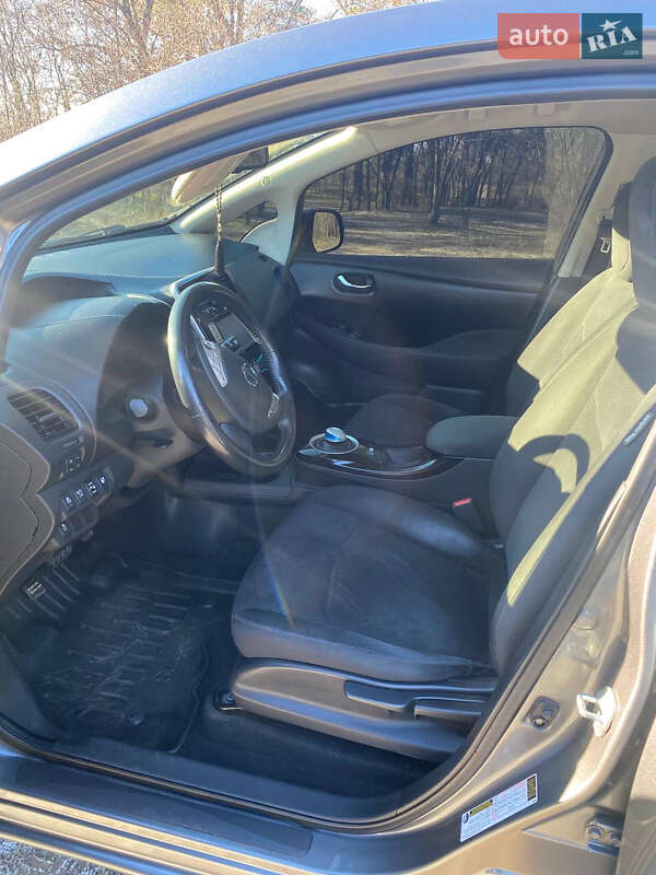 Хэтчбек Nissan Leaf 2014 в Днепре