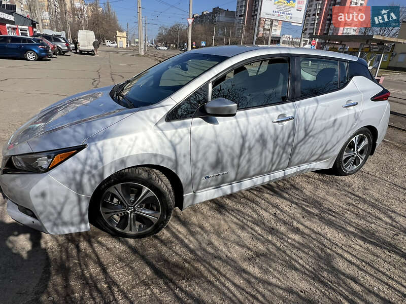 Хэтчбек Nissan Leaf 2018 в Николаеве