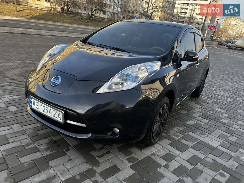 Хэтчбек Nissan Leaf 2011 в Днепре
