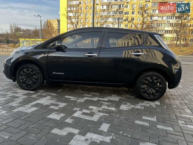 Хэтчбек Nissan Leaf 2011 в Днепре