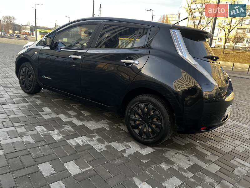 Хэтчбек Nissan Leaf 2011 в Днепре