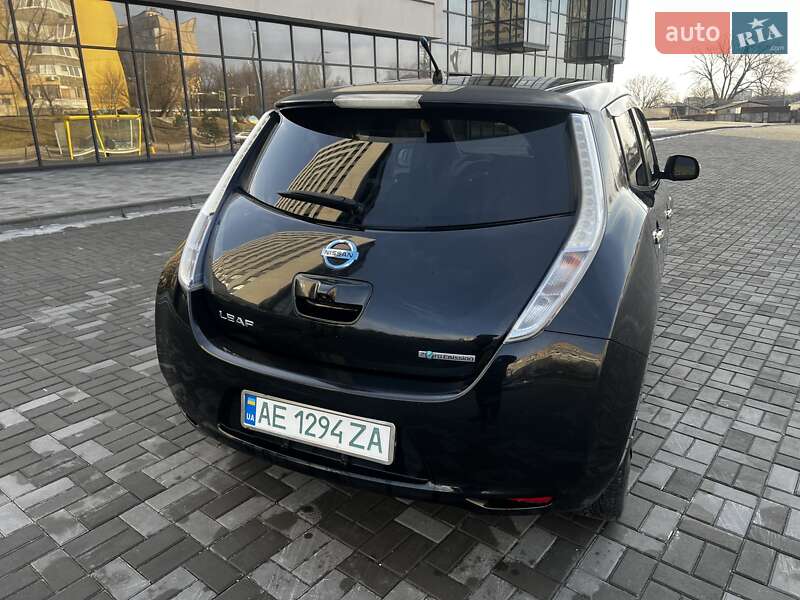 Хэтчбек Nissan Leaf 2011 в Днепре