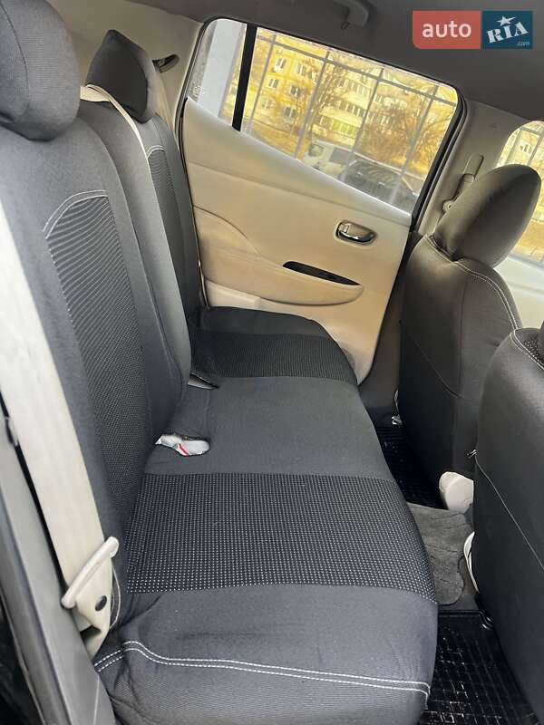 Хэтчбек Nissan Leaf 2011 в Днепре