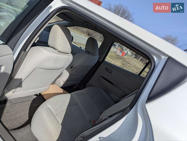 Хэтчбек Nissan Leaf 2015 в Днепре