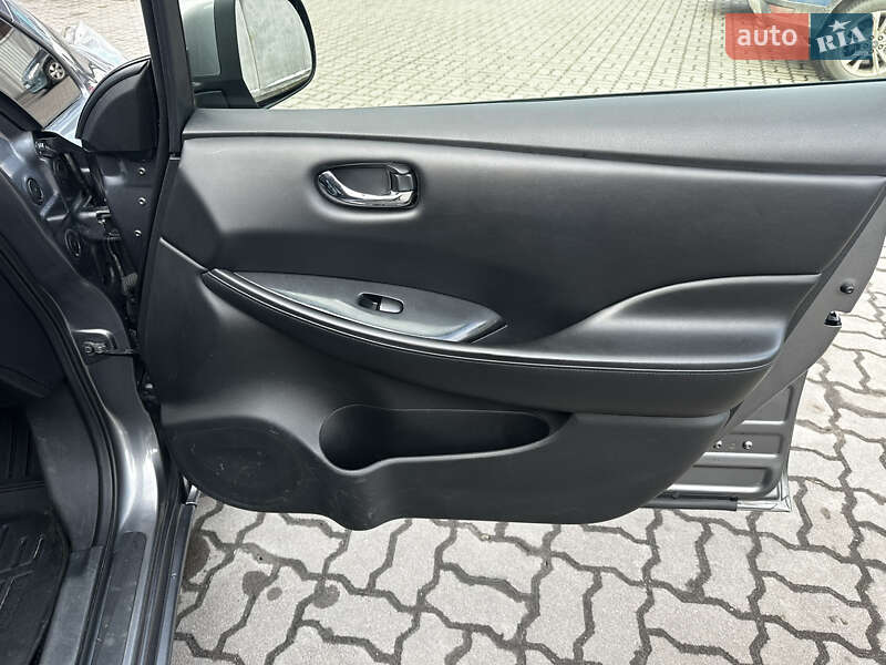 Хэтчбек Nissan Leaf 2013 в Луцке