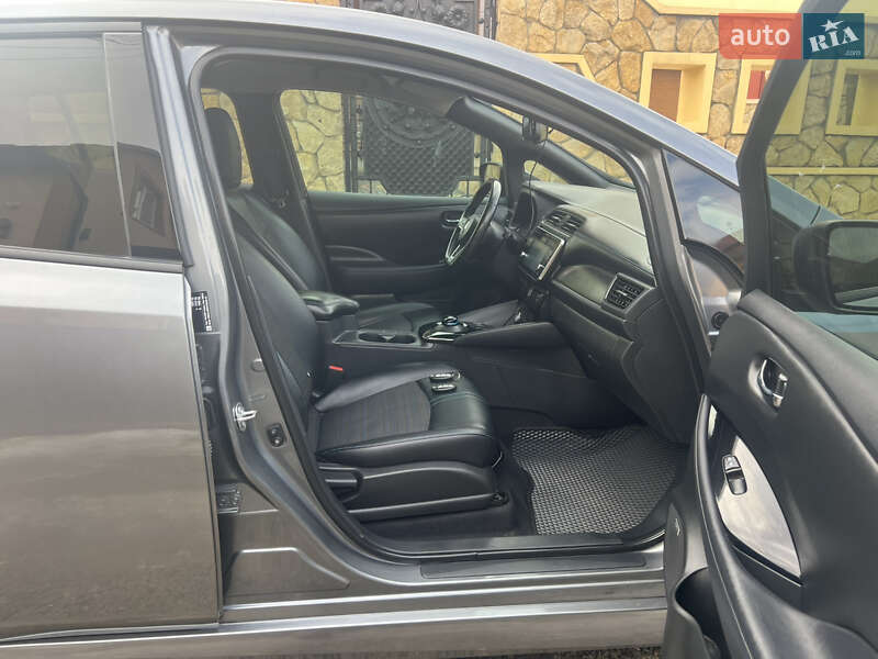 Хетчбек Nissan Leaf 2018 в Чернівцях