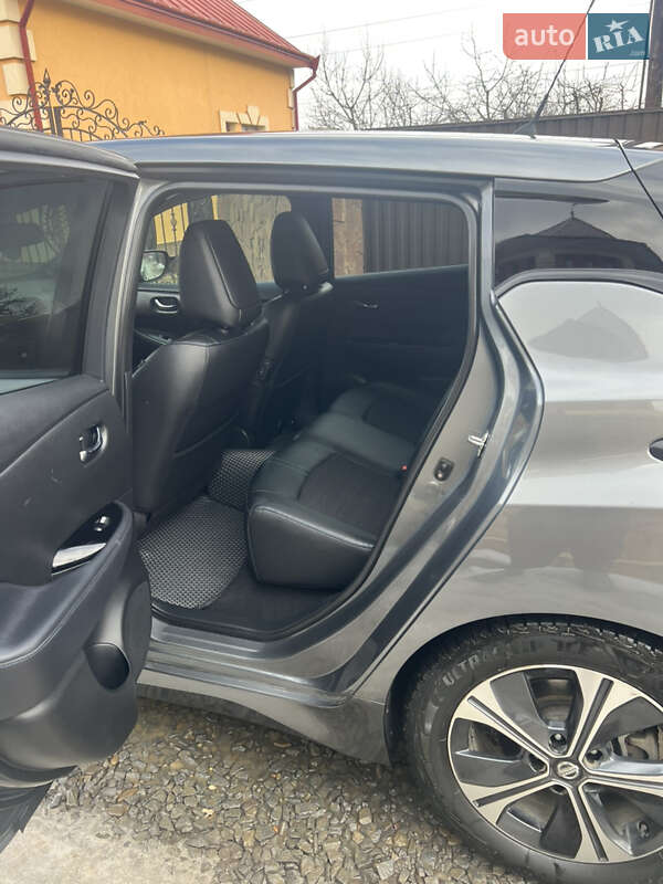 Хетчбек Nissan Leaf 2018 в Чернівцях