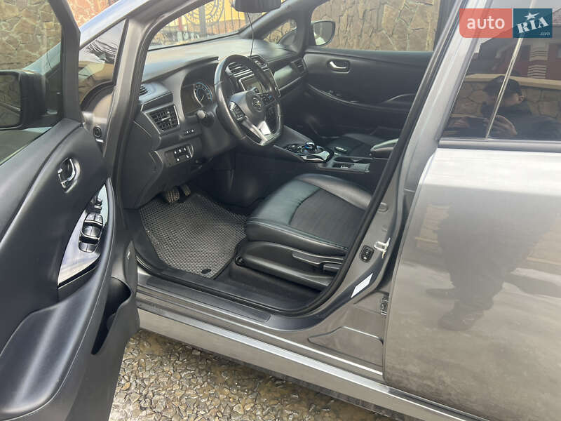 Хетчбек Nissan Leaf 2018 в Чернівцях