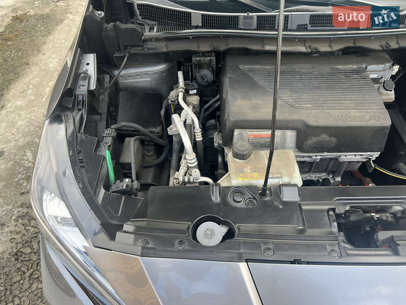 Хетчбек Nissan Leaf 2018 в Чернівцях