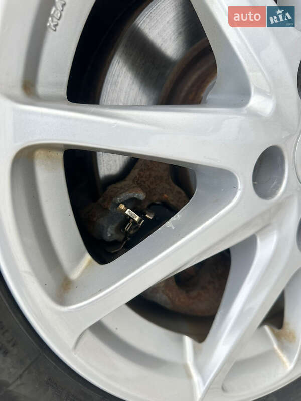 Хетчбек Nissan Leaf 2016 в Ужгороді