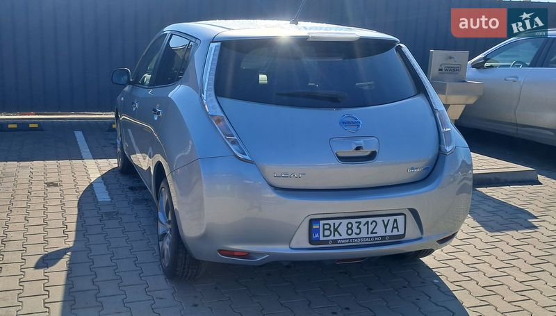 Хетчбек Nissan Leaf 2014 в Млиніві