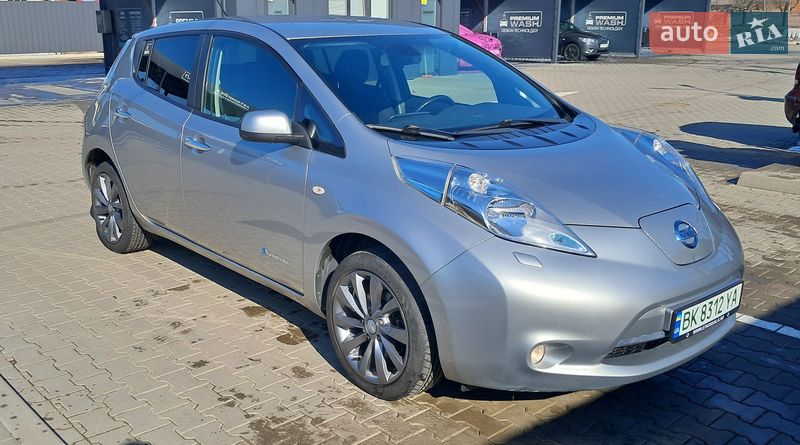 Хетчбек Nissan Leaf 2014 в Млиніві