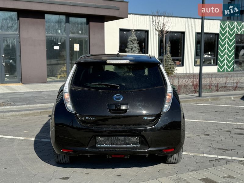 Хэтчбек Nissan Leaf 2017 в Городке
