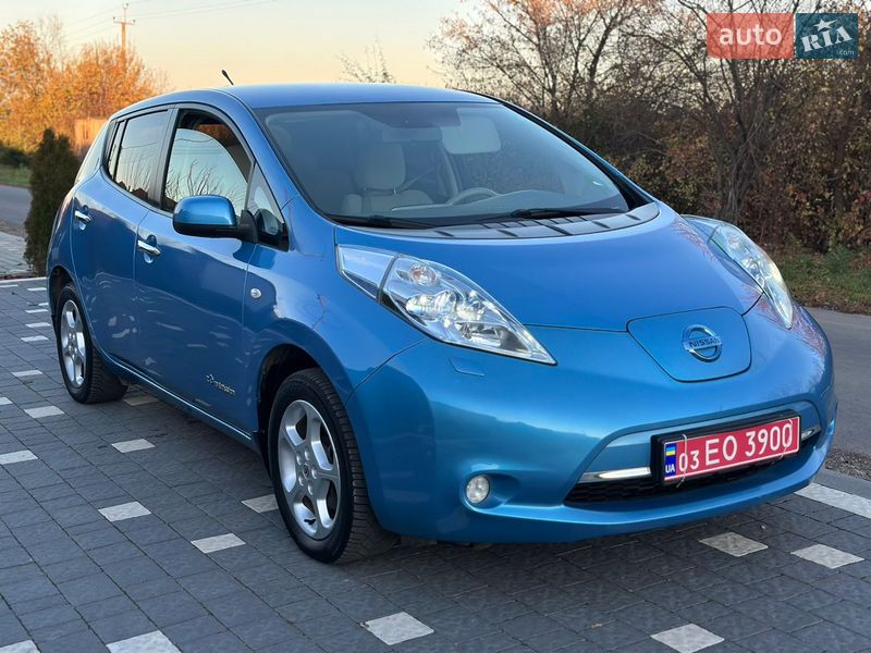 Хэтчбек Nissan Leaf 2011 в Ужгороде