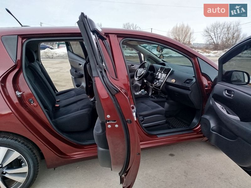 Хетчбек Nissan Leaf 2016 в Житомирі