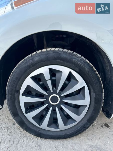 Хэтчбек Nissan Leaf 2016 в Киеве