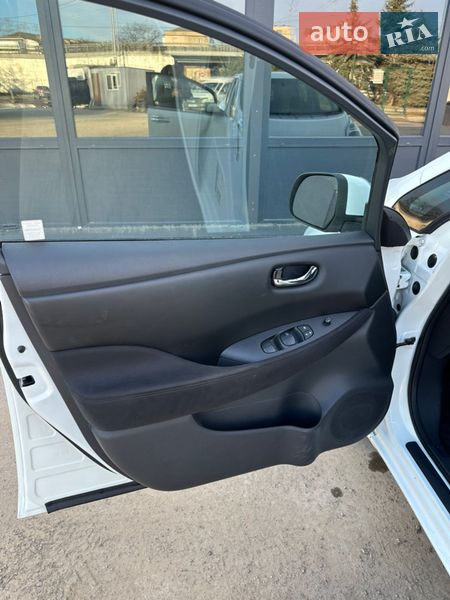 Хэтчбек Nissan Leaf 2016 в Киеве