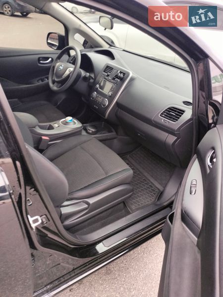 Хэтчбек Nissan Leaf 2016 в Киеве